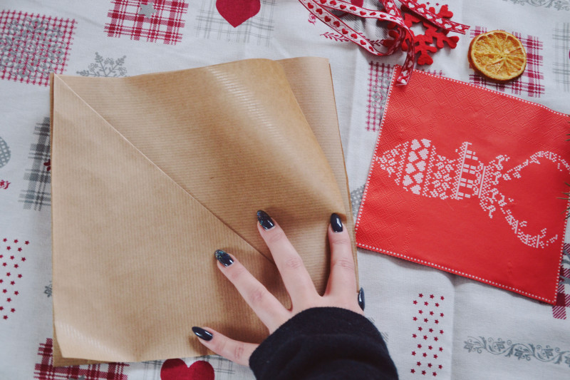 świąteczna papierowa kieszonka na sztućce DIY