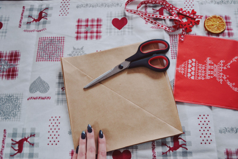 świąteczna papierowa kieszonka na sztućce DIY