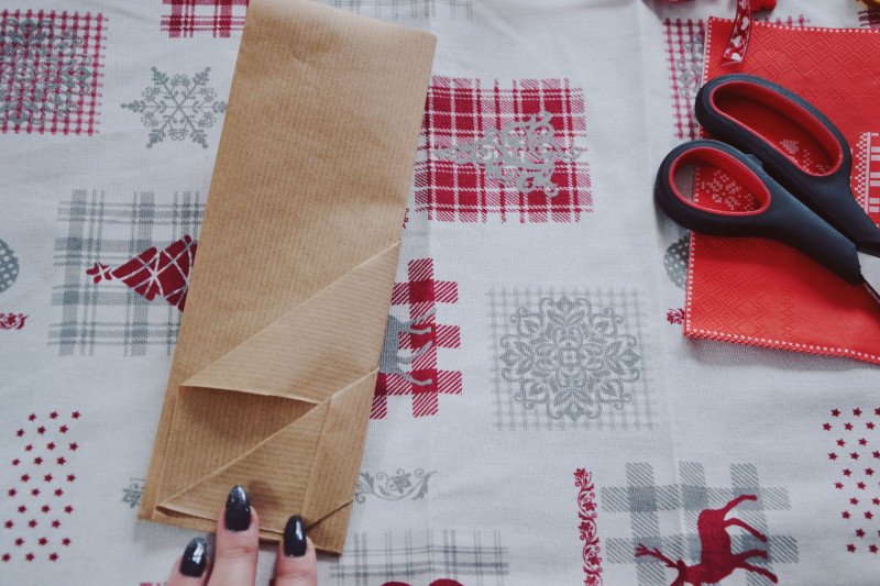 świąteczna papierowa kieszonka na sztućce DIY