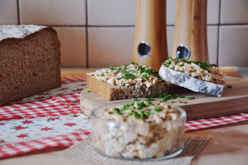 pasta rybna z suszonymi pomidorami