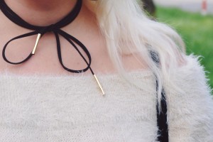 sweter z odkrytymi ramionami