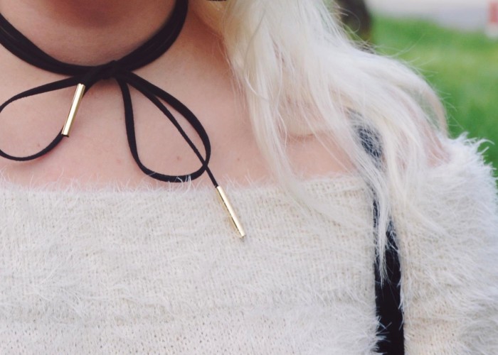 sweter z odkrytymi ramionami
